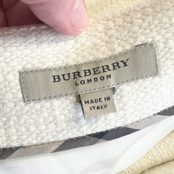 Classic Burberry wool blend knit pencil skirt! - Picture 9 of 15